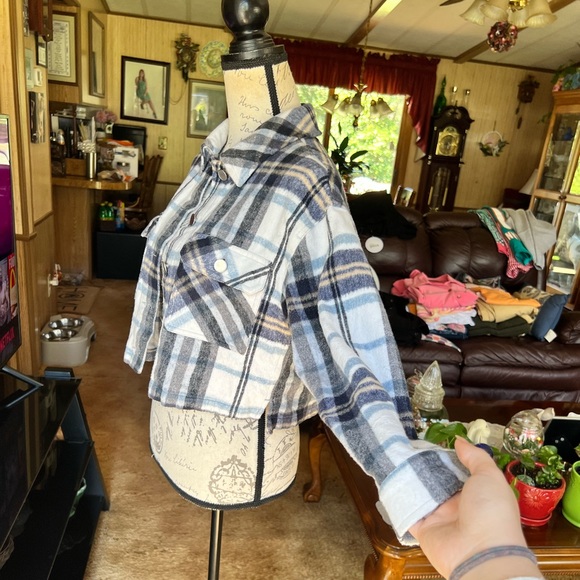 Woman’s Zara plaid cropped jacket - Picture 15 of 16